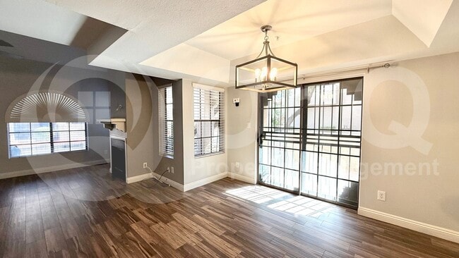 Foto del edificio - 1211 N Miller Rd