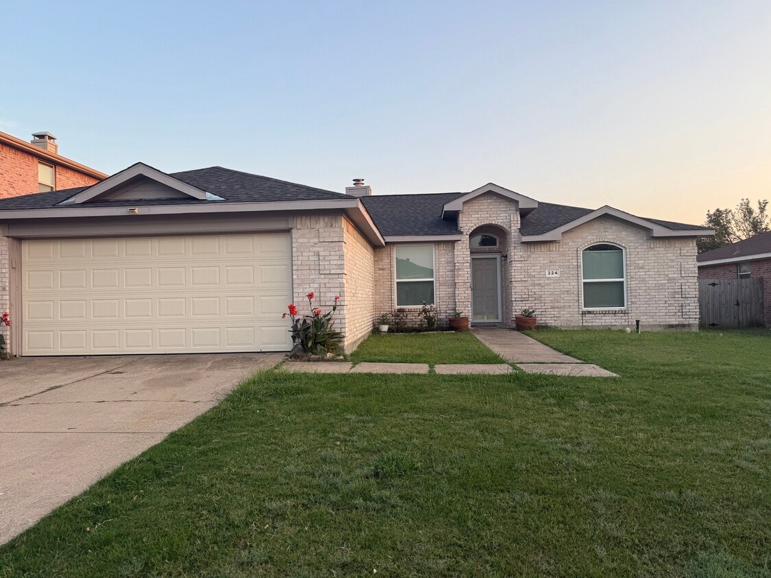 Primary Photo - 224 Lake Texoma Dr