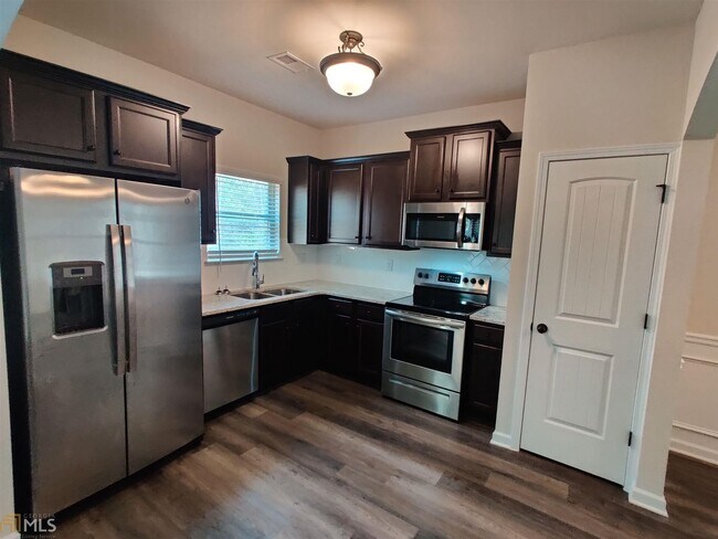 Building Photo - 5752 Woodside Crossing