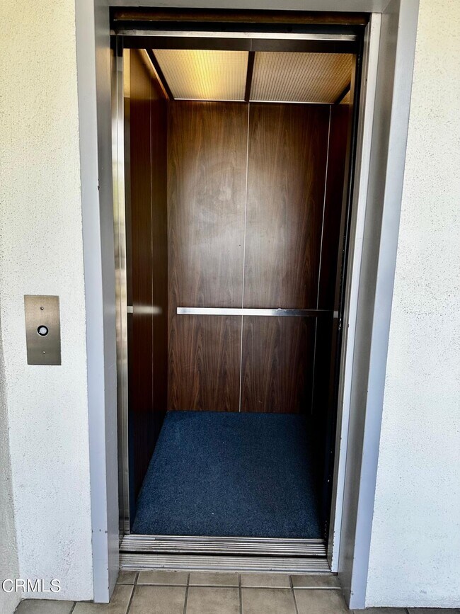 Foto del edificio - 285 S Sierra Madre Blvd