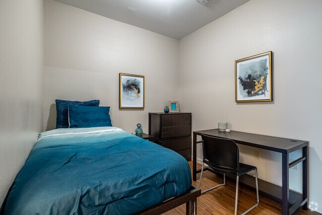 4BR - 2BA, 1,008 SF - 24 Longview