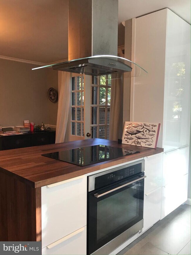 Building Photo - 2901 Tilden St NW