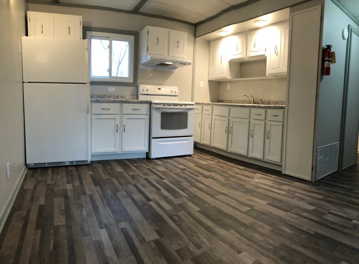 Kitchen - 1594 English St