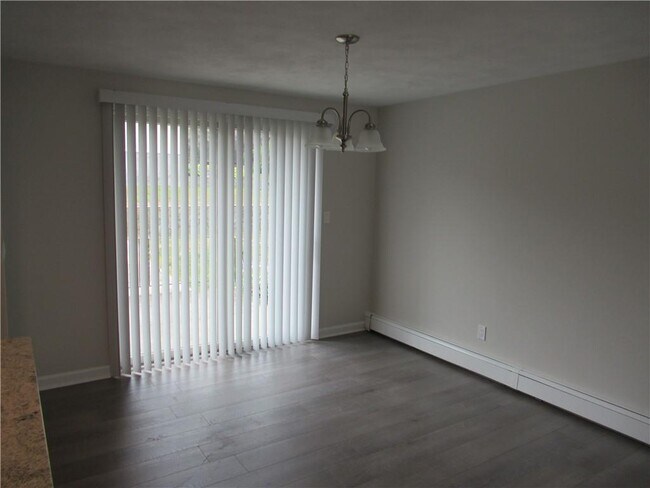 Building Photo - 5 Tanglewood Ln