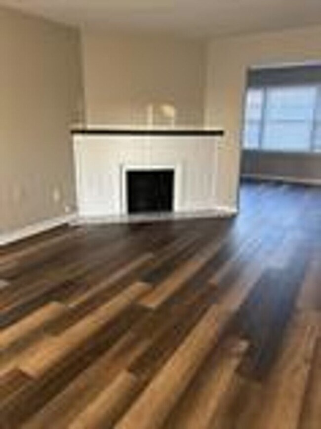 Foto del edificio - Now Leasing at 636 S. Pinecrest!