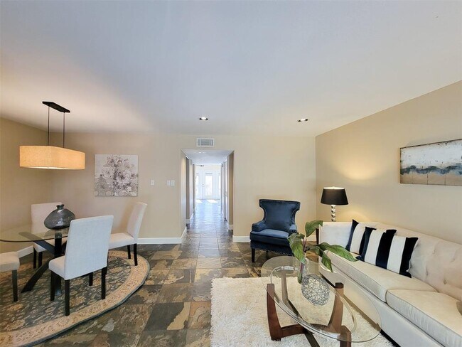 Building Photo - 12955 Trail Hollow Dr