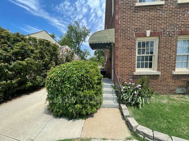 3029 1/2 NW 12th St - 3029 1/2 NW 12th St House