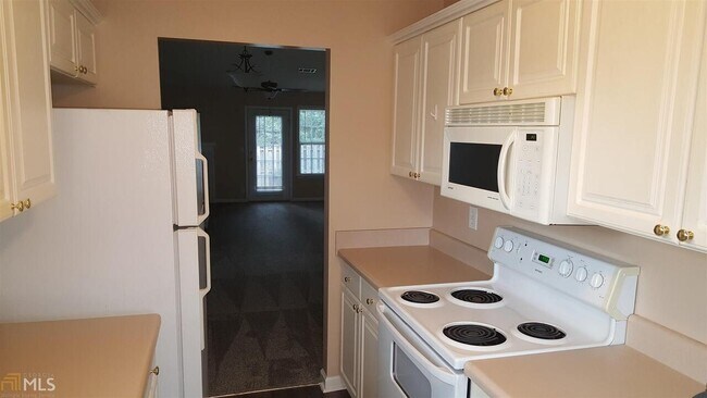Foto del edificio - 1731 Summerwoods Ln