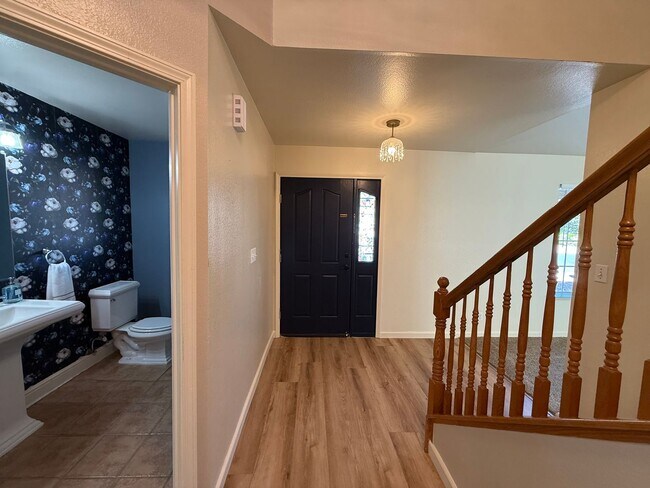 Foto del edificio - Nicely updated 4-bedroom in Oakdale!