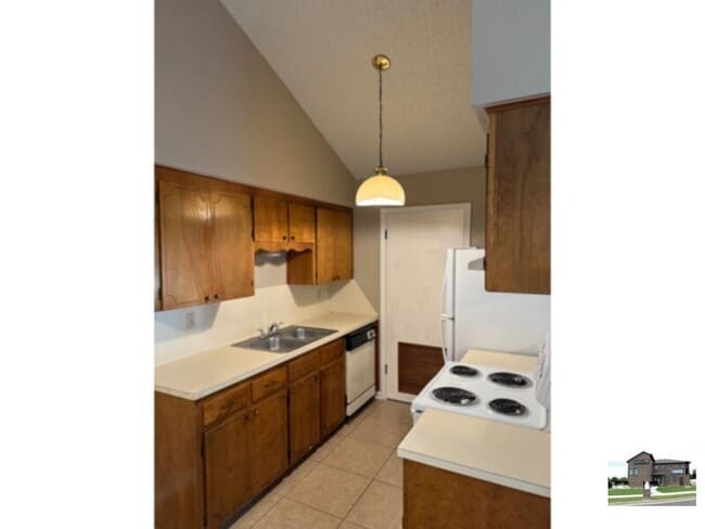 Building Photo - 1713 Mona Dr