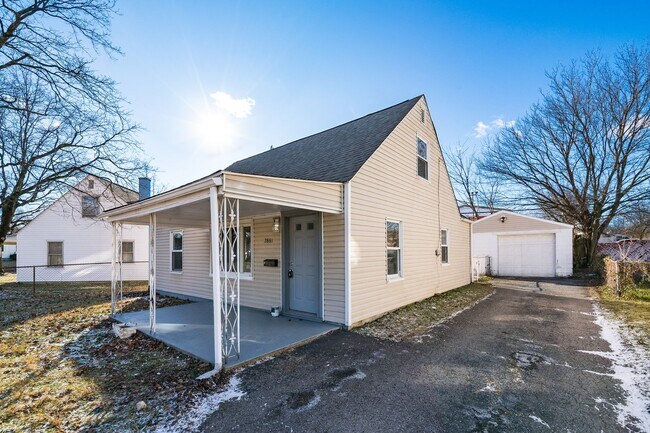 Foto del edificio - 2861 Woodland Ave