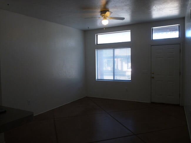 Building Photo - 2 bedroom near Tucson Mall!