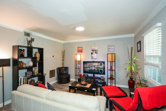 Building Photo - 1422 Springleaf Cir SE