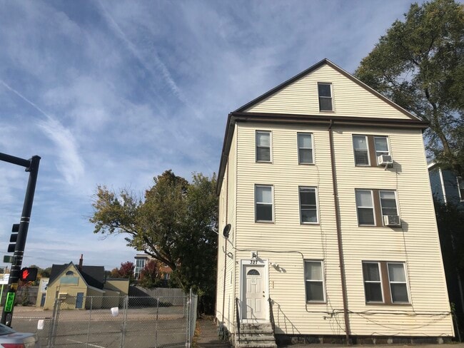 Building Photo - 327 Wood Ave