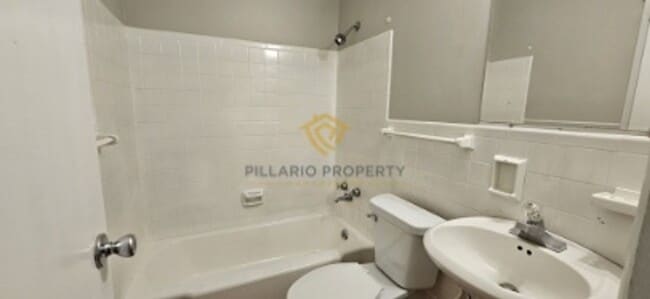 Foto del edificio - Renovated 1 Bedroom at Campbell Apartments Near Downtown Available Now!