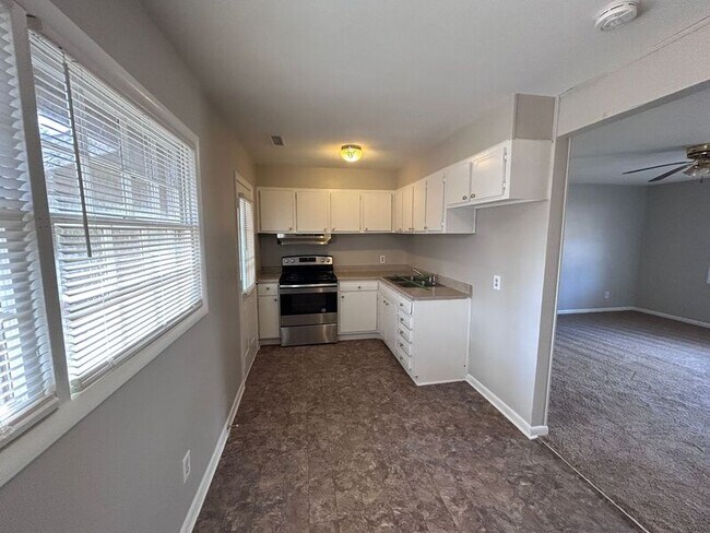 Foto del edificio - 208 Von Dale Dr