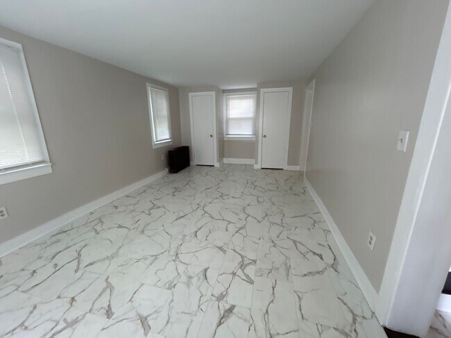 Building Photo - 1-5 #5 Millerton Green Circle