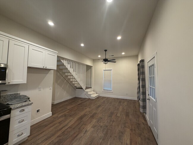 Foto del edificio - 10046 Larkin Rd