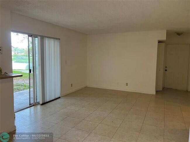 Foto del edificio - 7680 Westwood Dr