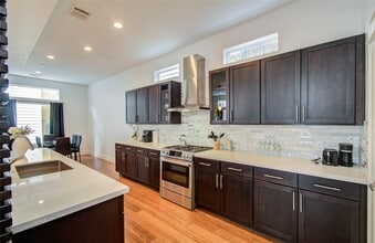 Building Photo - 4311 Marina St