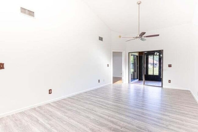 Foto del edificio - 3729 Collinwood Ln