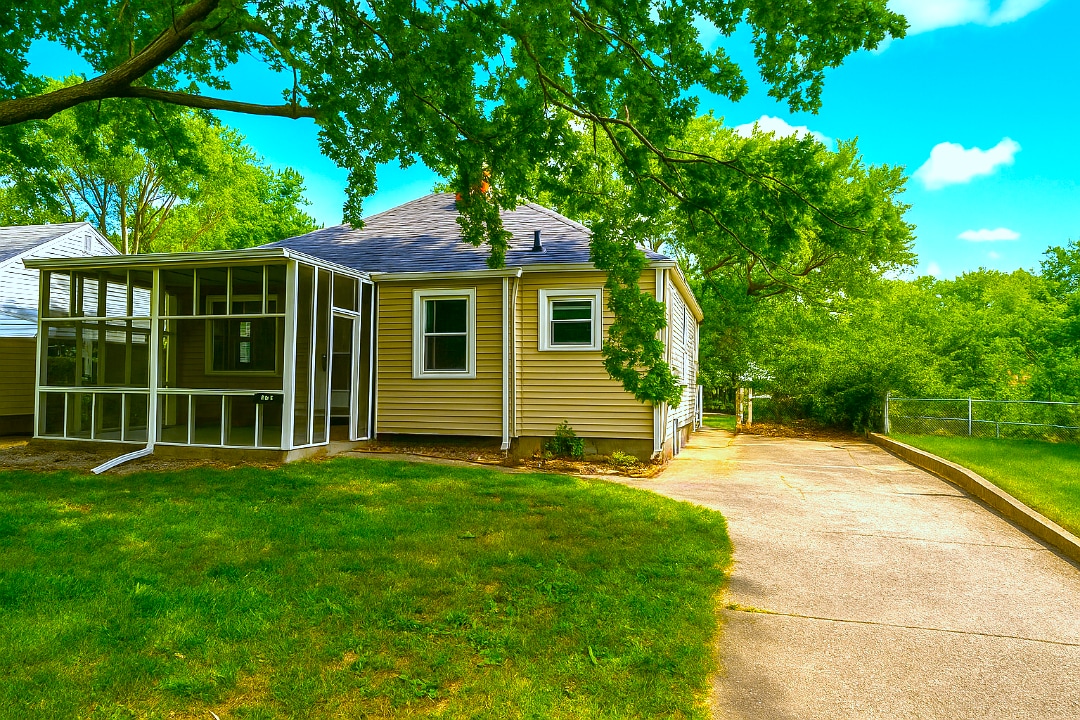 Foto principal - 1741 N Riley Ave