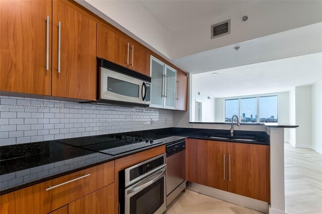 Building Photo - 335 S Biscayne Blvd