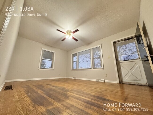 Foto del edificio - 99 Lyndelle Dr