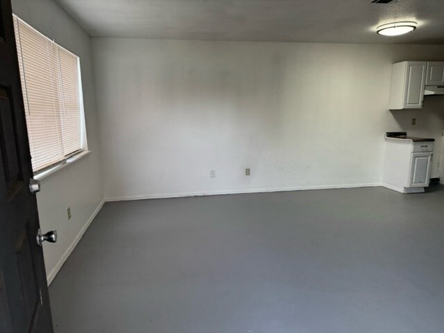Building Photo - 1511 NW Kingsbury Ave