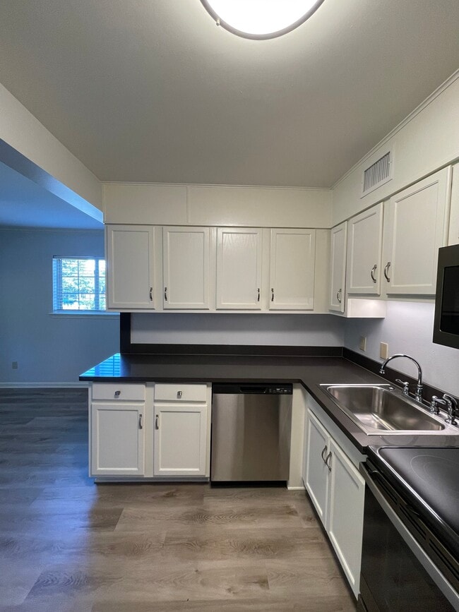 Foto del edificio - 2200 S Louisiana St