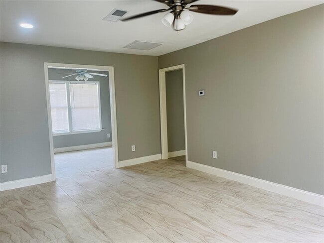 Building Photo - 920 Temple Cir
