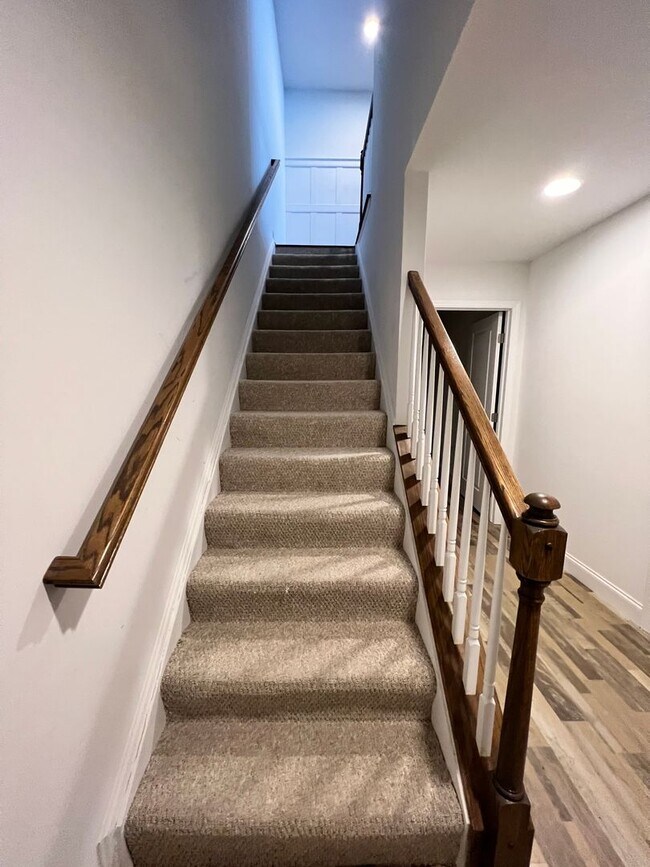 Foto del edificio - 2-bedroom 2.5 bath Luxury Townhome located...