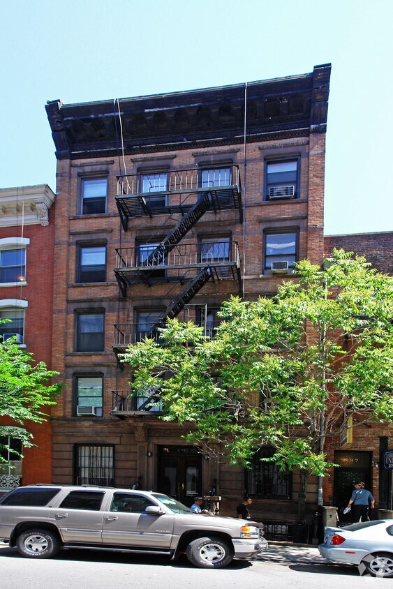 Foto del edificio - 251 W 18th St