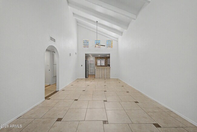 Building Photo - 2225 E Catalina Dr