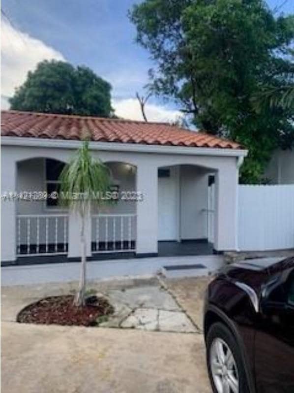 Primary Photo - 3690 NW 17th St