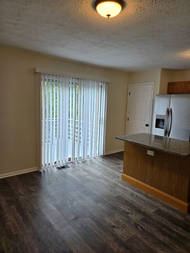 Building Photo - 3 Bedroom, 1.5 Bath townhome in Newtowne V...