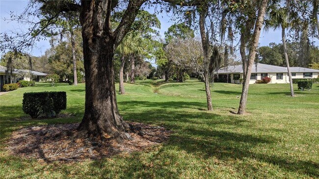 Foto del edificio - 7127 Fairway Bend Ln