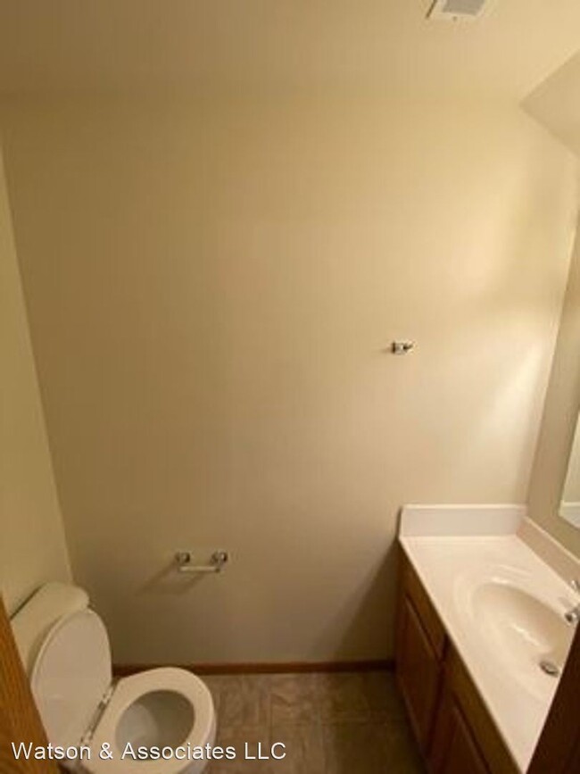 Building Photo - 2 br, 1.5 bath Apartment - 700 Hillside