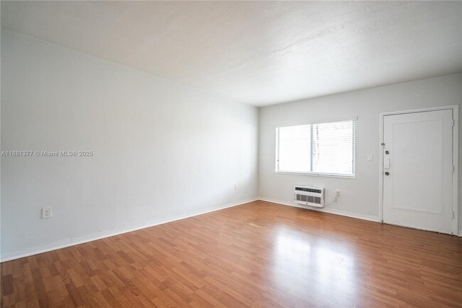 Foto del edificio - 7315 Harding Ave