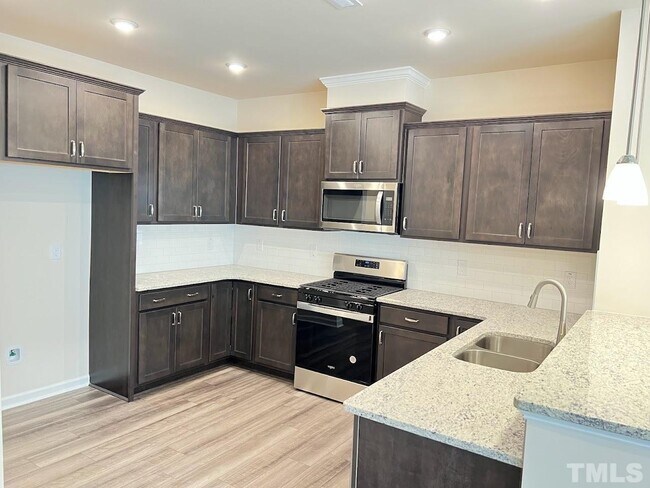 Foto del edificio - 3 Bedroom 2.5 Double Garage Townhome for Rent