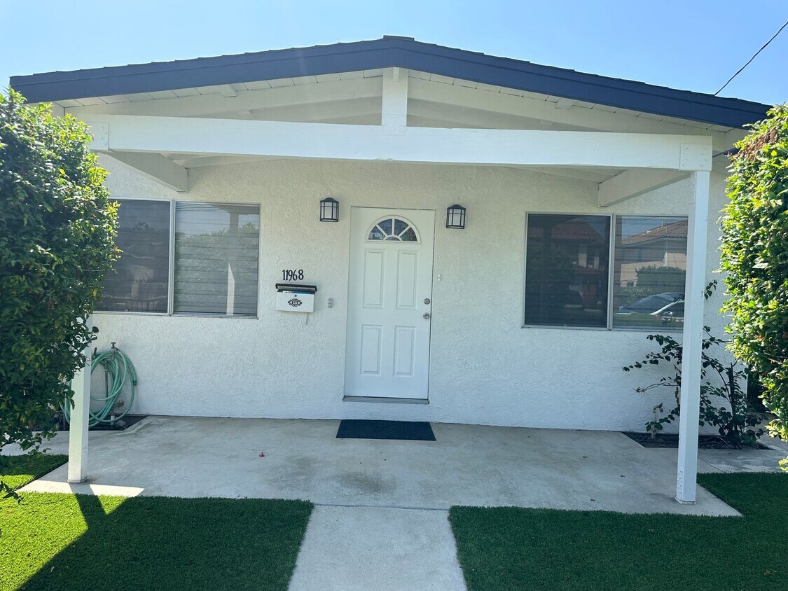 Foto principal - Single Family Home for Rent