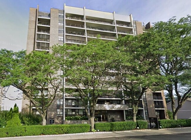 Foto del edificio - 44 Strawberry Hill Ave