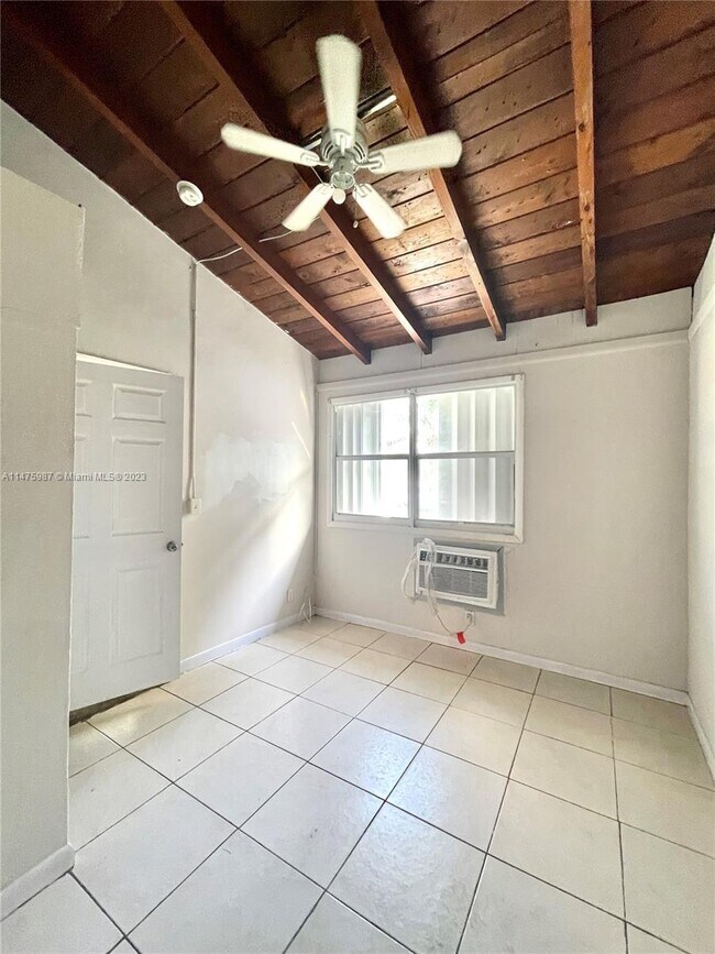 Foto del edificio - 7551 Venetian St
