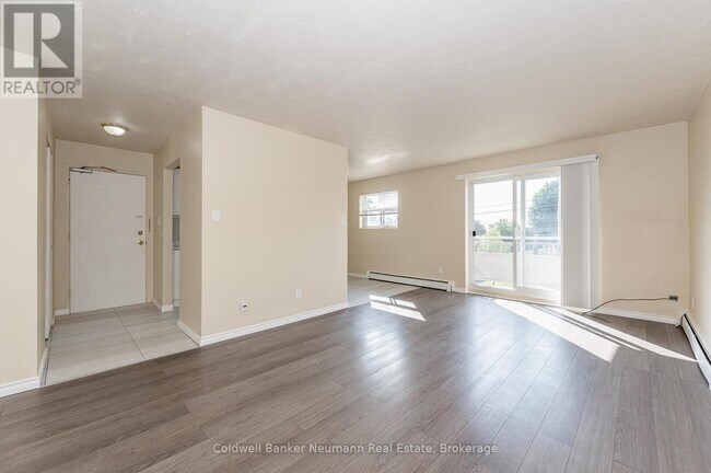 Building Photo - 10 Glenbrook Dr