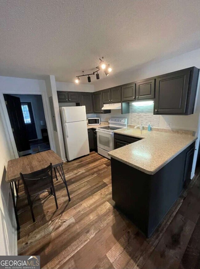 Building Photo - 683 Grant St