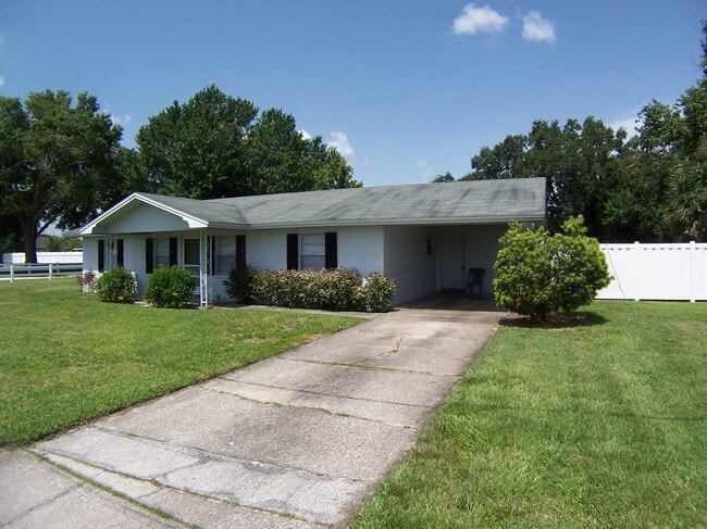Building Photo - 3 Bedroom Home Near Lake Shipp