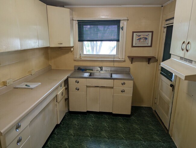 Foto del edificio - Cozy 2 Bedroom 1/2 Double