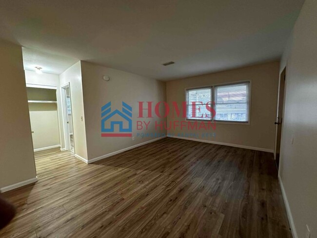 Foto del edificio - Two Bedroom Apartment | Upstairs | Boonville