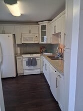 Building Photo - 301 NE 14th Ave