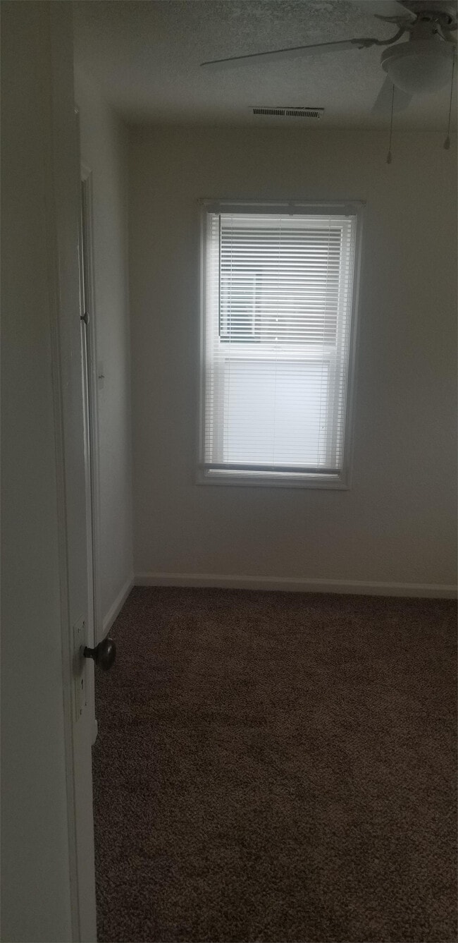 Building Photo - 1010 Garnet St NE